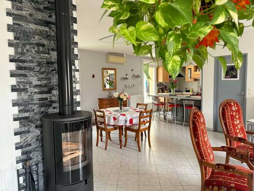 Maison en viager occupé Bouquet 74 500 € 5 pièces 3 chambres 116 m² 534 m² de terrain Dompierre-sur-Mer 17139