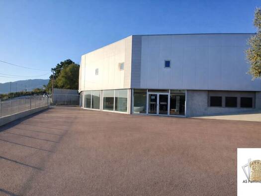 Local commercial à louer 6 000 € 400 m² de surface de vente Valle-di-Mezzana 20167