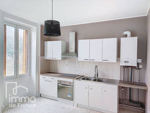 Appartement à louer 840 € 4 pièces 3 chambres 100 m² Étage 1/2 Septmoncel 39310