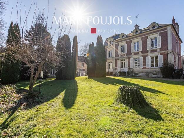 Maison à vendre 790 000 € 12 pièces 8 chambres 420 m² 3 152 m² de terrain Ouest Mouy 60250
