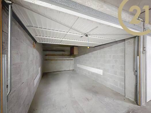 Parking à louer 150 € 15 m² Fréjus 83600