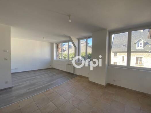 Appartement à louer 375 € 1 pièce 27,3 m² Étage 2/2 Centre Soissons 02200