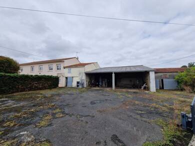 Ferme à vendre 192 000 € 8 pièces 6 chambres 235 m² 3 900 m² de terrain Surgères 17700