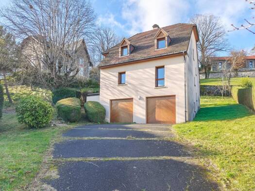 Maison à vendre 424 500 € 5 pièces 4 chambres 126 m² 708 m² de terrain Alouettes Aurillac 15000