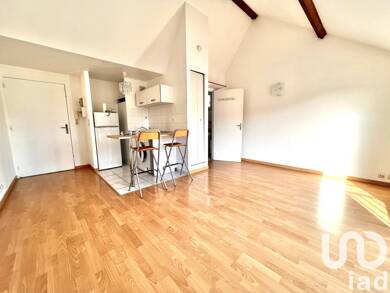 Appartement à louer 620 € 1 pièce 27 m² Dernier étage, Étage 2/2 Buisson Haudart Mennecy 91540