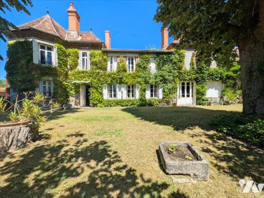 Maison à vendre 345 840 € 13 pièces 6 chambres 365 m² 2 426 m² de terrain Brout Vernet 03110