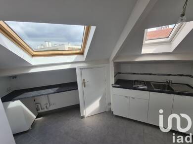 Appartement à louer 820 € 1 pièce 26 m² Dernier étage, Étage 3/3 Le Centre Maisons-Alfort 94700