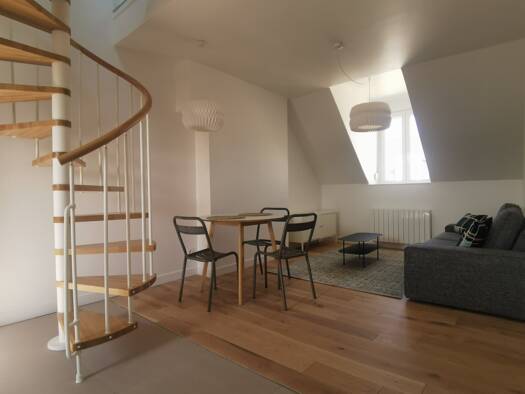 Appartement à louer 650 € 2 pièces 1 chambre 32,9 m² Étage 4/4 Reims 51100