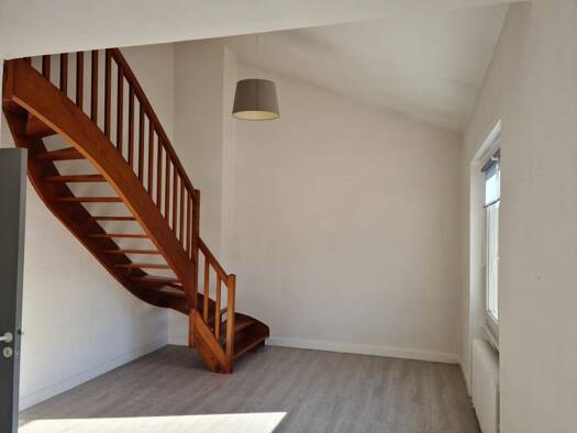 Appartement à louer 500 € 3 pièces 2 chambres 49,5 m² Étage 2/2 Nohanent 63830