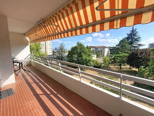 Appartement à vendre 500 000 € 4 pièces 2 chambres 101 m² Étage 3/6 Métro Cuire  Caluire-et-Cuire 69300