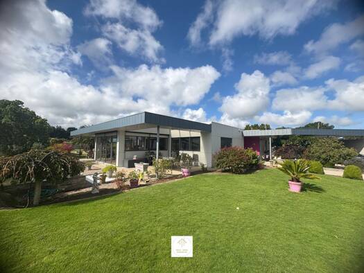 Maison à vendre 880 000 € 9 pièces 3 chambres 316 m² 3 069 m² de terrain Isles Lesneven 29260