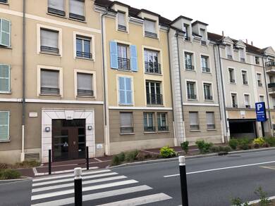 Appartement à louer 950 € 2 pièces 1 chambre 39 m² Étage 2/3 Buc 78530