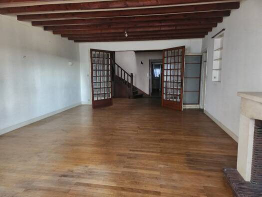 Maison à vendre 113 420 € 6 pièces 2 chambres 147 m² Jarnac 16200