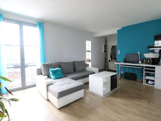 Appartement à vendre 158 000 € 2 pièces 1 chambre 49 m² Étage 1/2 Leclerc-Verdun Nord Est Brie Comte Robert 77170
