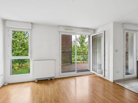 Appartement à vendre 204 000 € 3 pièces 2 chambres 65 m² Étage 1/3 Centre Est Lieusaint 77127