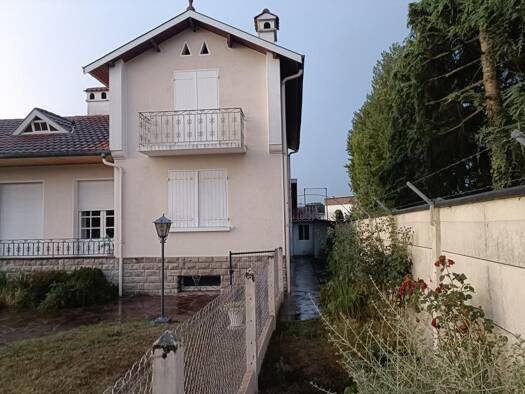 Appartement à louer - logement étudiant 425 € 1 pièce 29 m² Étage 1/1 Pradeau-Gare-Rue G.Lassale Tarbes 65000