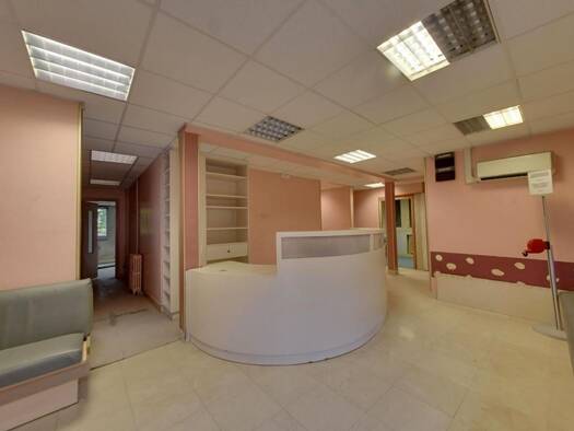 Local commercial à louer 1 800 € 126 m² de surface de vente Nord Est-Sud Ouest Clermont 60600