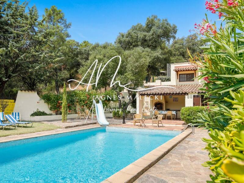 Maison à vendre, 216m², BORMES LES MIMOSAS