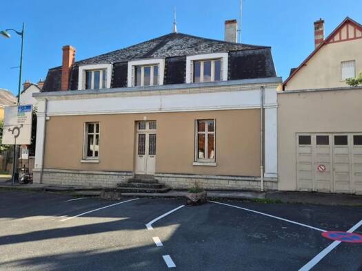 Maison de ville à vendre 124 000 € 7 pièces 5 chambres 198 m² 500 m² de terrain La Châtre 36400