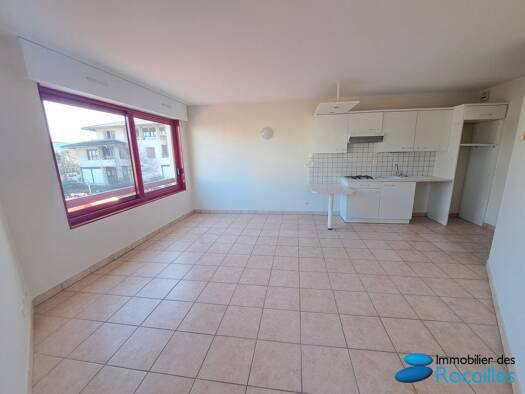 Appartement à louer 810 € 2 pièces 1 chambre 44 m² 1er étage Sud Reignier-Ésery 74930