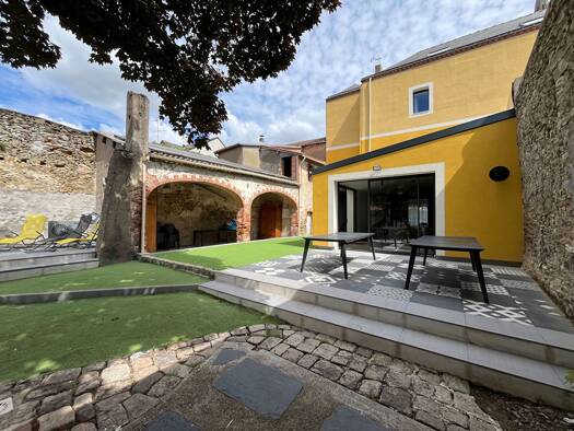 Maison à vendre 470 000 € 15 pièces 9 chambres 300 m² 588 m² de terrain Beaupréau-en-Mauges 49510