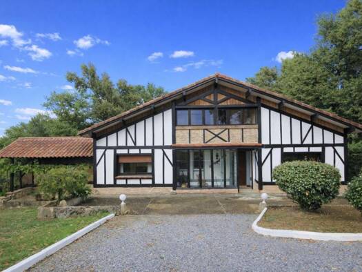 Maison à vendre 399 000 € 4 pièces 3 chambres 162,4 m² 10 705 m² de terrain Arzacq-Arraziguet 64410