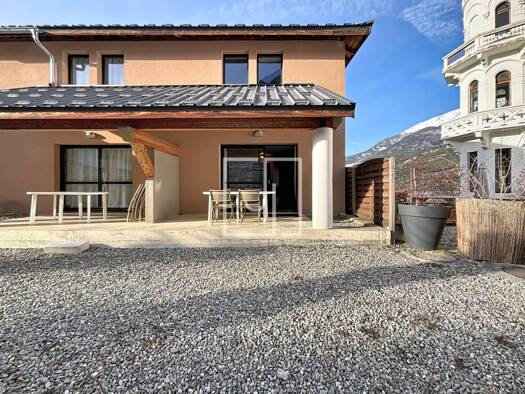 Duplex à vendre 149 000 € 3 pièces 2 chambres 53 m² Étage 2/2 Jausiers 04850