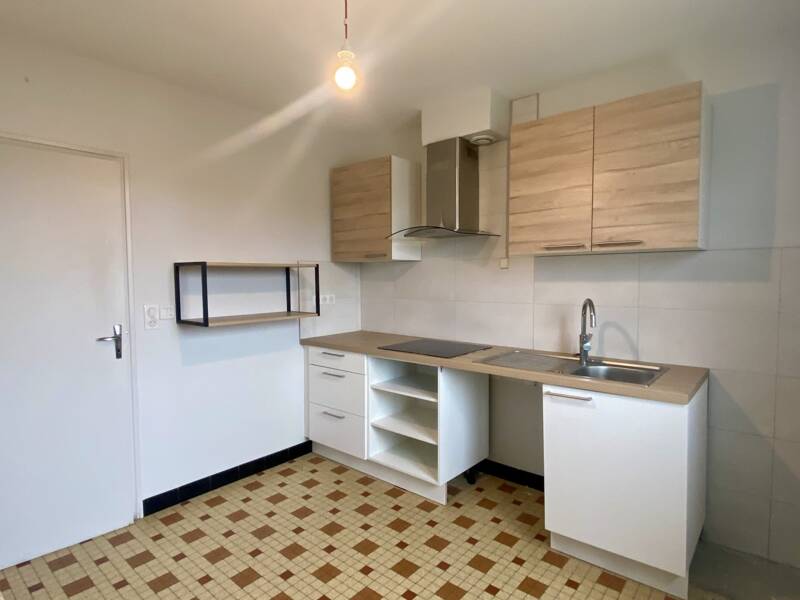 Maison à louer, 83m², SAINTE LIVRADE SUR LOT