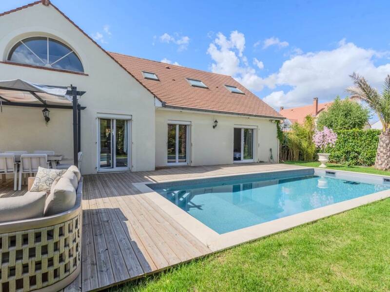 Maison à louer, 240m², BUSSY SAINT GEORGES