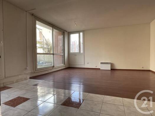 Appartement à vendre 149 900 € 3 pièces 2 chambres 65 m² 3ème étage Évry-Courcouronnes 91000
