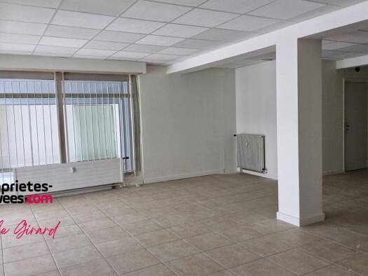 Local commercial à louer 1 100 € 255 m² de surface de vente Centre Ville Le Coteau 42120