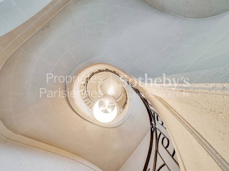 Maison à louer, 420m², PARIS 16E