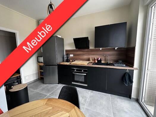 Appartement à louer 800 € 3 pièces 2 chambres 63 m² Étage 3/3 Ouest Roussillon 38150