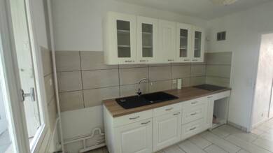 Appartement à louer 1 043 € 3 pièces 2 chambres 75 m² Étage 1/3 Dagneux 01120