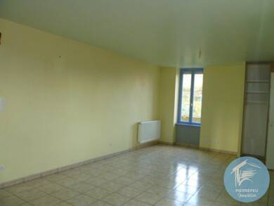 Appartement à louer 495 € 4 pièces 3 chambres 75 m² 1er étage Regny 42630