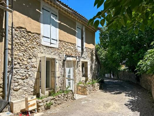 Maison de ville à vendre 250 000 € 6 pièces 4 chambres 140 m² 215 m² de terrain Donzère 26290