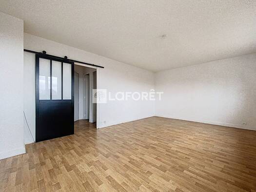 Appartement à louer 480 € 2 pièces 1 chambre 48 m² Étage 4/4 Cerisaie Elbeuf 76500