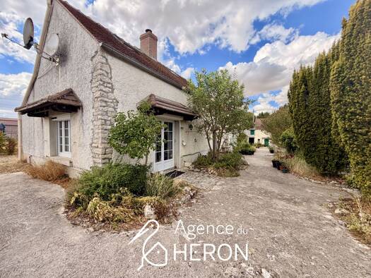 Maison à vendre 200 000 € 6 pièces 3 chambres 144 m² 3 172 m² de terrain Sceaux-du-Gâtinais 45490