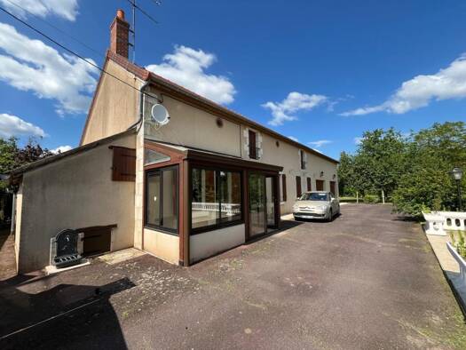Maison à vendre 192 000 € 7 pièces 6 chambres 176 m² 6 500 m² de terrain Sury-Près-Léré 18240