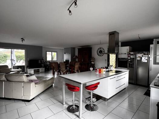 Maison de plain-pied à vendre 448 000 € 4 pièces 3 chambres 121 m² 970 m² de terrain Gazinet Nord Cestas 33610