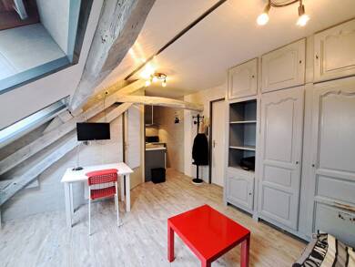 Appartement à louer 345 € 1 pièce 13 m² Dernier étage, Étage 2/2 Troyes 10000