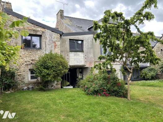 Maison à vendre 236 064 € 10 pièces 7 chambres 225 m² 370 m² de terrain Guingamp 22200