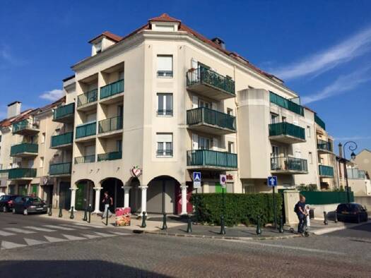 Appartement à louer 1 050 € 2 pièces 1 chambre 46 m² Étage 2/4 Village Doumer Carrières-sur-Seine 78420