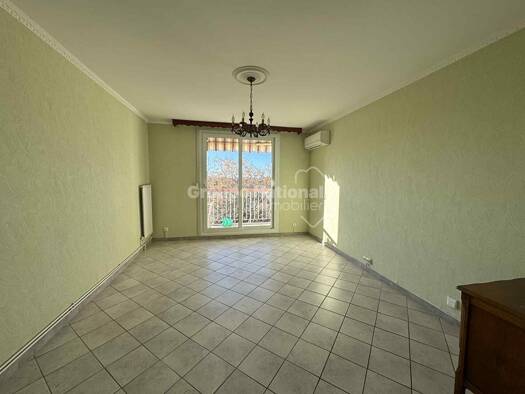 Appartement à louer 719 € 3 pièces 2 chambres 65 m² Étage 3/3 Montplaisir Nord Arles 13200