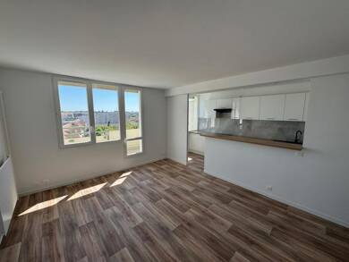 Appartement à louer 1 540 € 5 pièces 4 chambres 86 m² 5ème étage Centre Ouest Trappes 78190