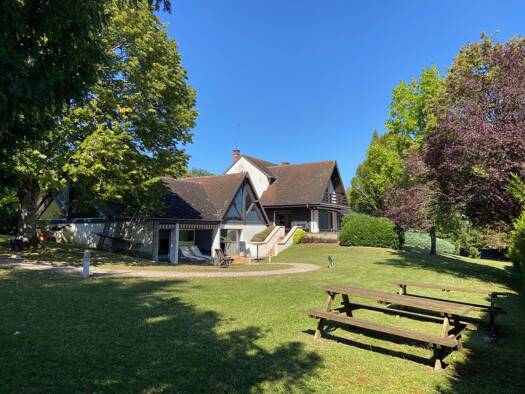 Maison à vendre 449 000 € 9 pièces 6 chambres 373,9 m² 8 310 m² de terrain Toucy 89130