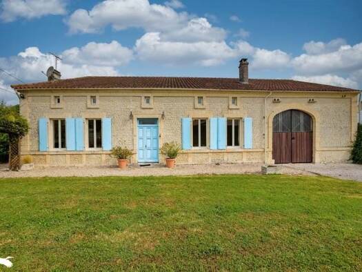 Maison à vendre 437 808 € 8 pièces 6 chambres 318 m² Berneuil 16480