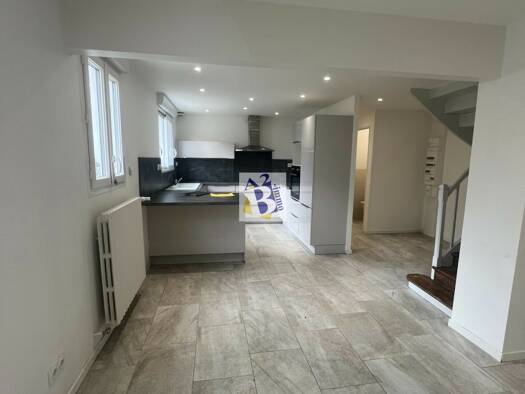 Maison de ville à louer 780 € 4 pièces 3 chambres 93 m² Angouleme 16000