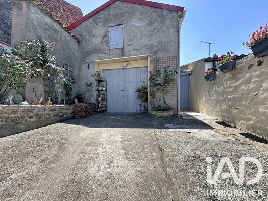 Maison à vendre 137 000 € 3 pièces 2 chambres 85 m² 230 m² de terrain Saint-Pierre-La-Noue 17700