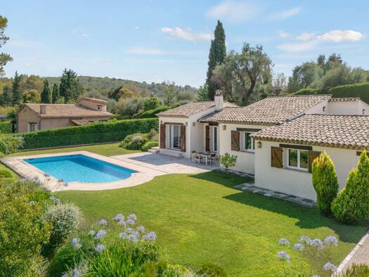 Maison de plain-pied à vendre 895 000 € 5 pièces 4 chambres 141 m² 1 268 m² de terrain Tourrettes-sur-Loup 06140